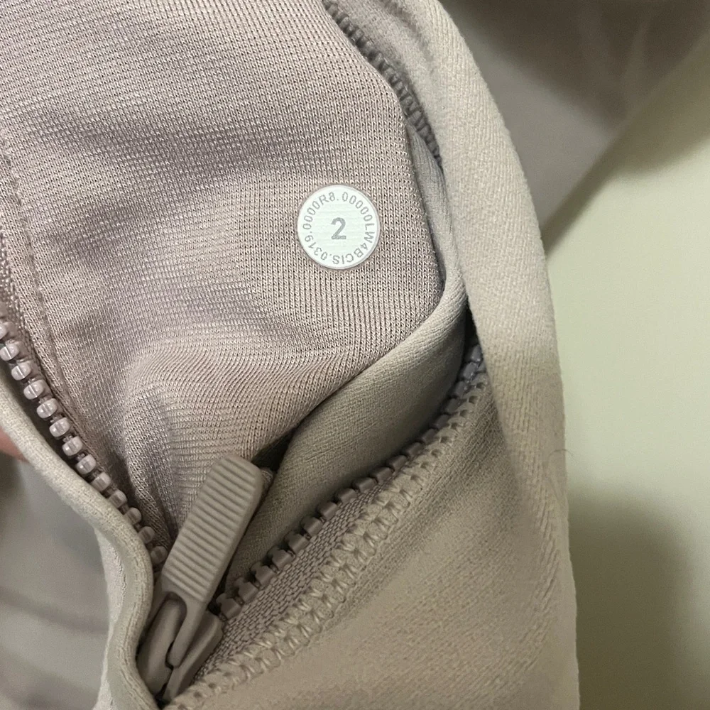 Lululemon define hooded jacket size 2 in pink bliss (nulu) - Picture 3 of 5